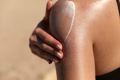 Die Bedeutung von Sonnenschutz für die Anti-Aging-Hautpflegeroutine 